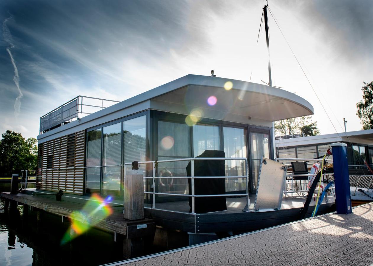 Welcome In - Houseboat 'Elysium' Met Eigen Aanlegsteiger Sneek - Offingawier Exterior foto